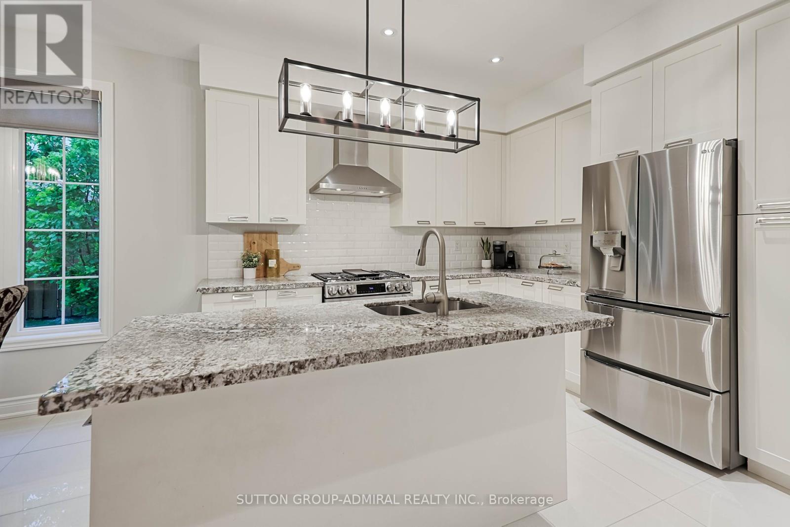 












12 PETERSEN PLACE

,
King (Nobleton),




Ontario
L9G1N0

