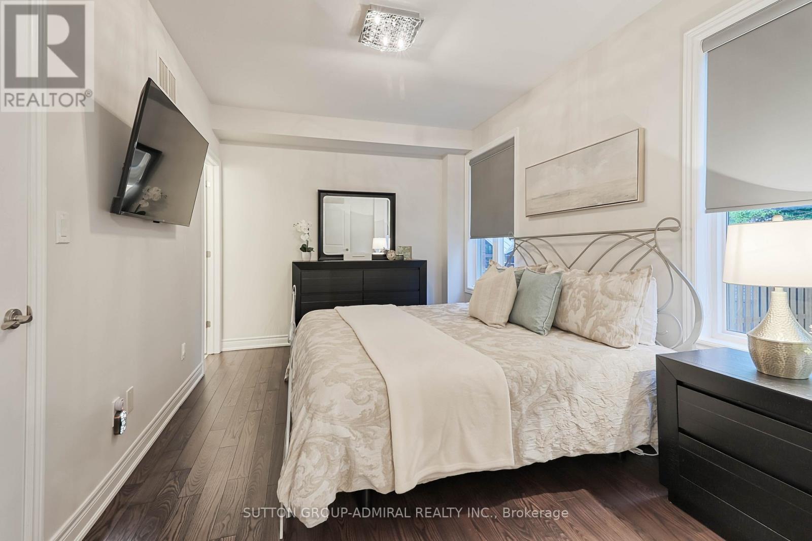 












12 PETERSEN PLACE

,
King (Nobleton),




Ontario
L9G1N0

