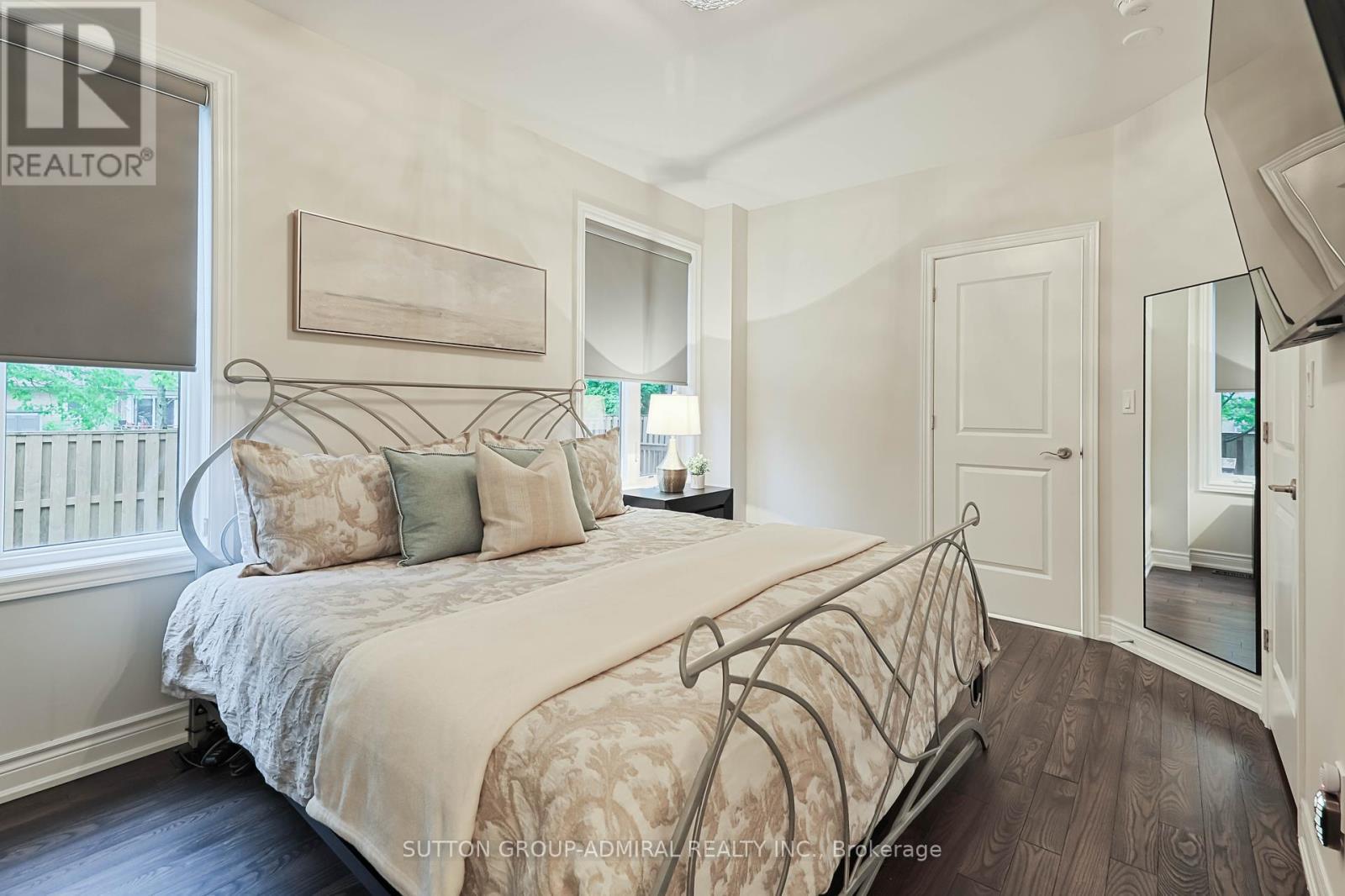 












12 PETERSEN PLACE

,
King (Nobleton),




Ontario
L9G1N0

