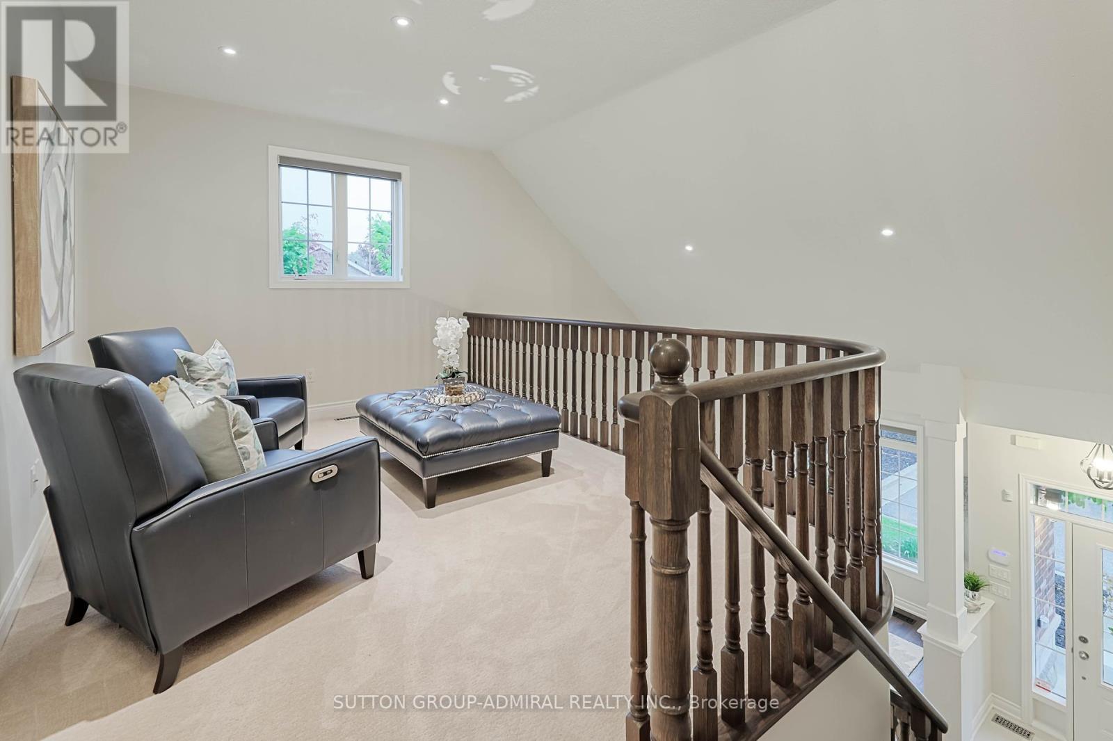 












12 PETERSEN PLACE

,
King (Nobleton),




Ontario
L9G1N0

