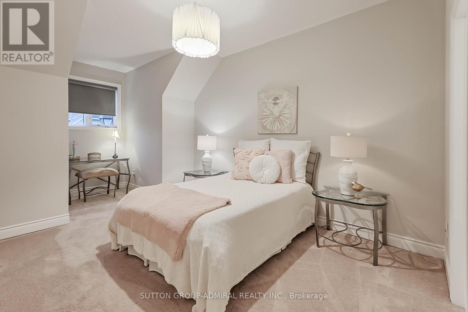 












12 PETERSEN PLACE

,
King (Nobleton),




Ontario
L9G1N0


