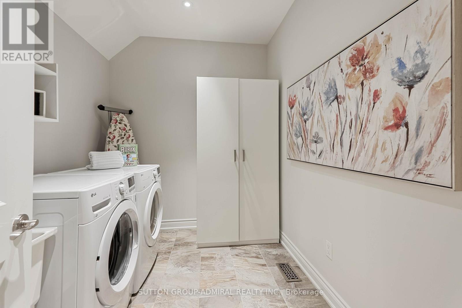 












12 PETERSEN PLACE

,
King (Nobleton),




Ontario
L9G1N0

