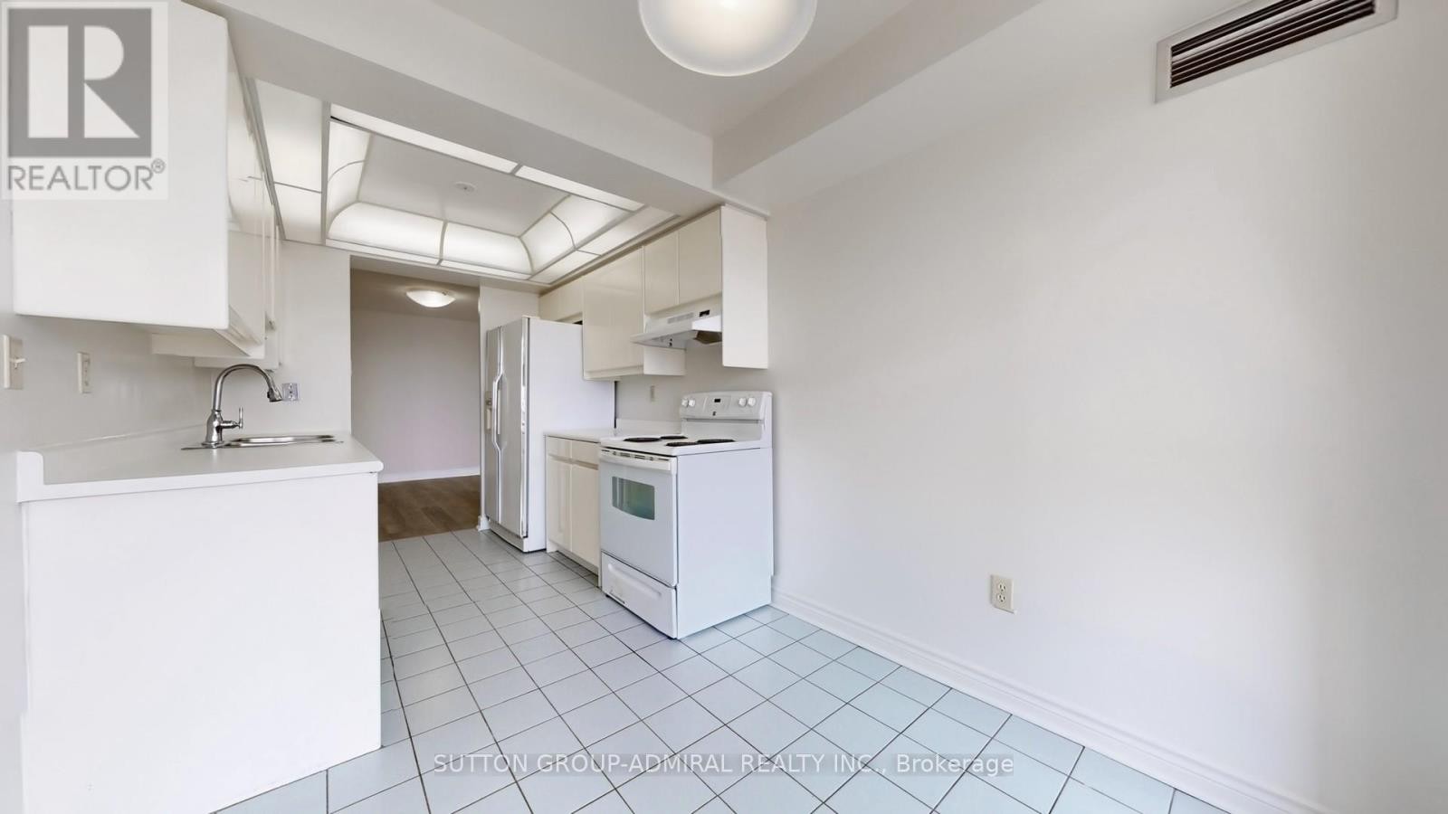 












801 - 343 CLARK AVENUE W

,
Vaughan (Crestwood-Springfarm-Yorkhill),




Ontario
L4J7K5

