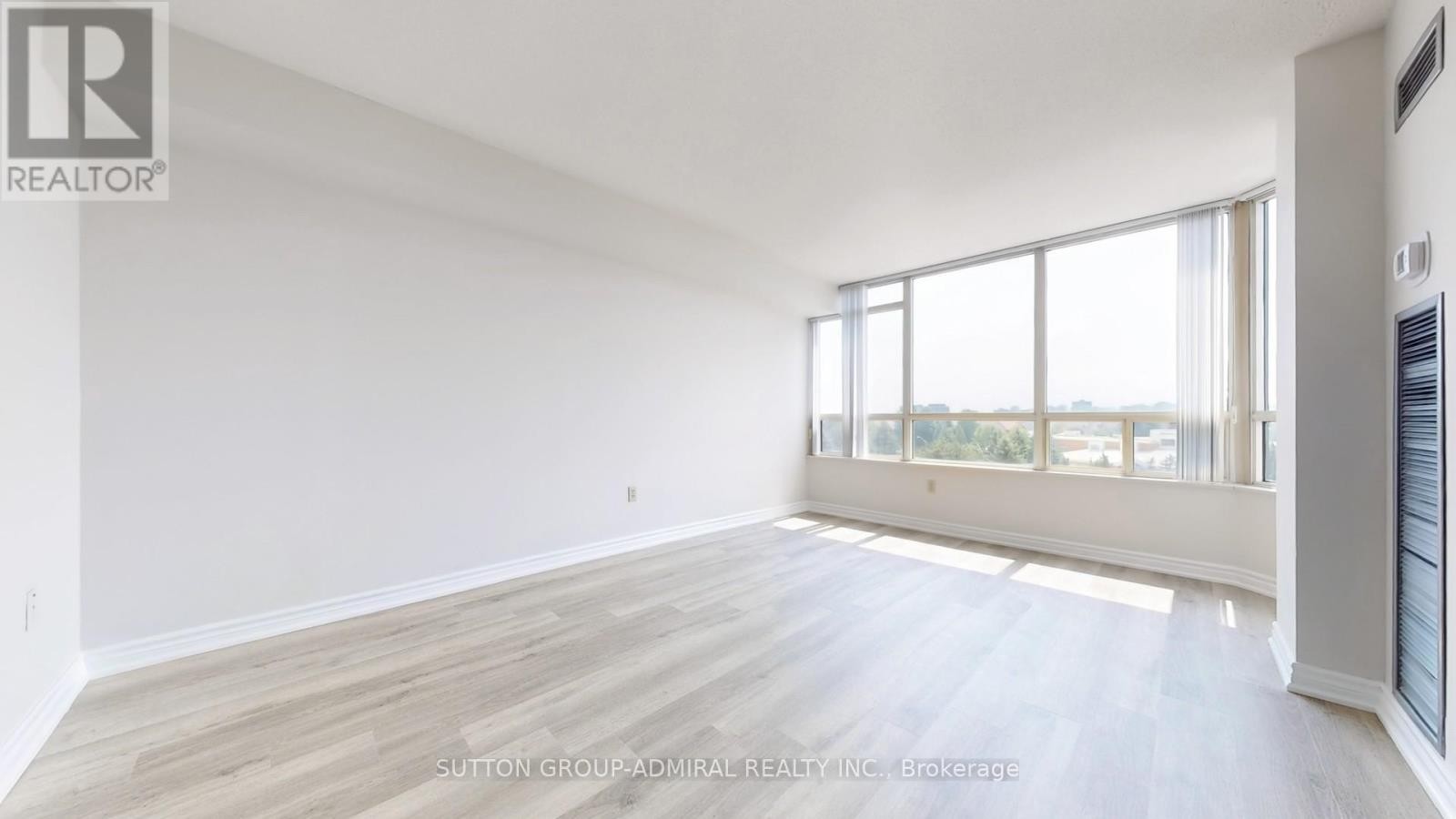 












801 - 343 CLARK AVENUE W

,
Vaughan (Crestwood-Springfarm-Yorkhill),




Ontario
L4J7K5

