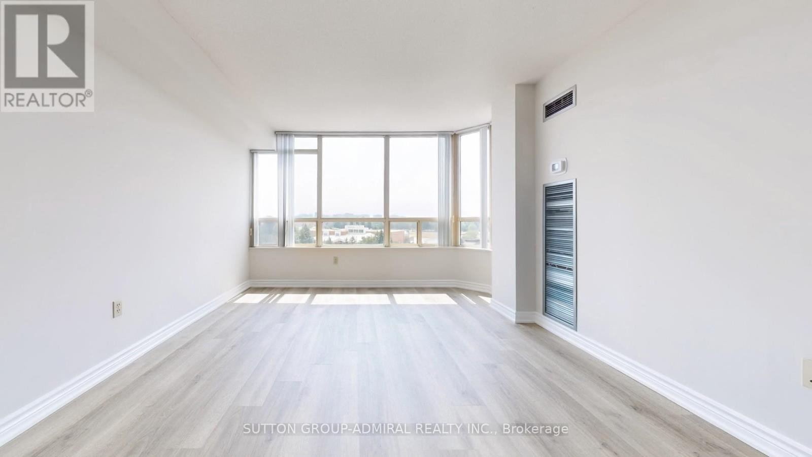 












801 - 343 CLARK AVENUE W

,
Vaughan (Crestwood-Springfarm-Yorkhill),




Ontario
L4J7K5

