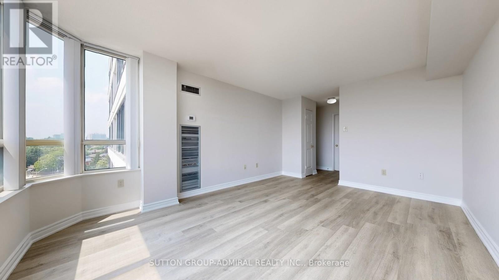 












801 - 343 CLARK AVENUE W

,
Vaughan (Crestwood-Springfarm-Yorkhill),




Ontario
L4J7K5

