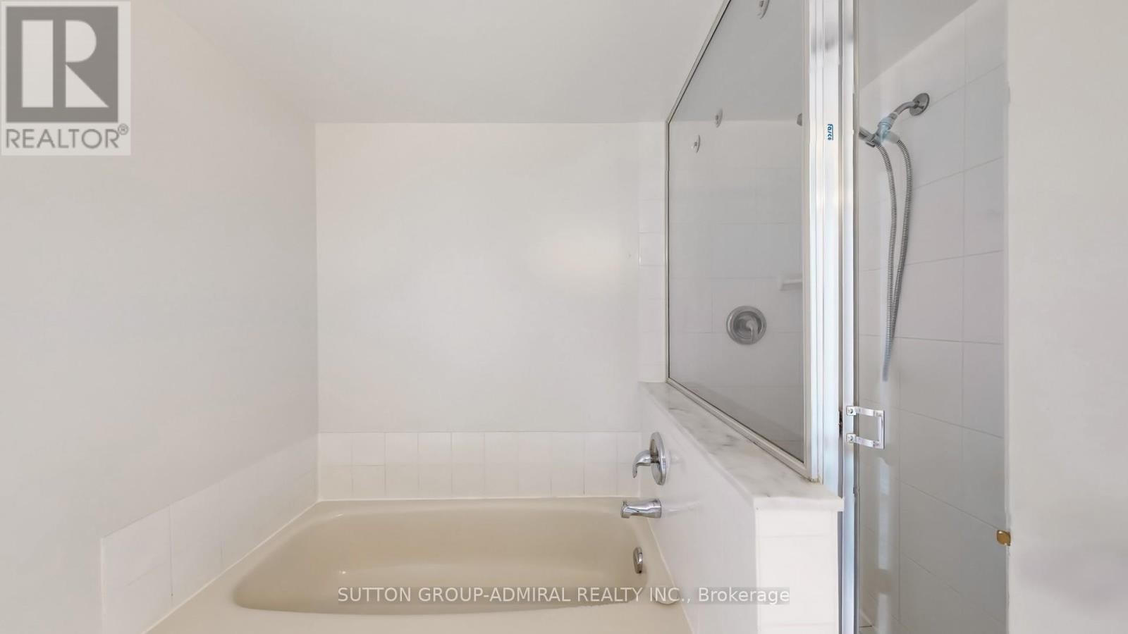 












801 - 343 CLARK AVENUE W

,
Vaughan (Crestwood-Springfarm-Yorkhill),




Ontario
L4J7K5

