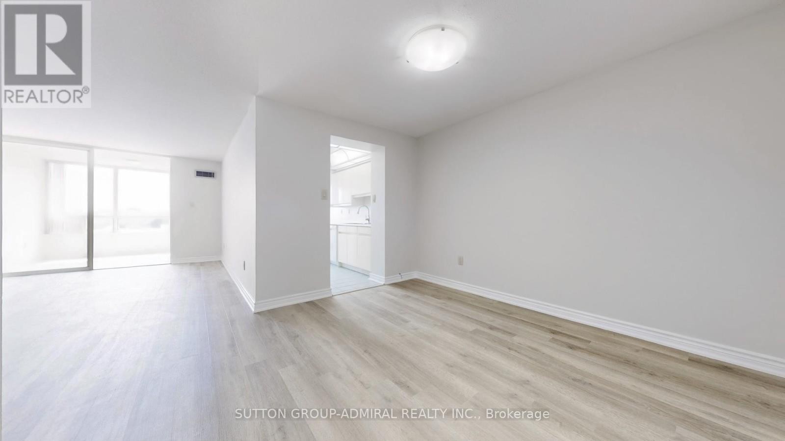 












801 - 343 CLARK AVENUE W

,
Vaughan (Crestwood-Springfarm-Yorkhill),




Ontario
L4J7K5

