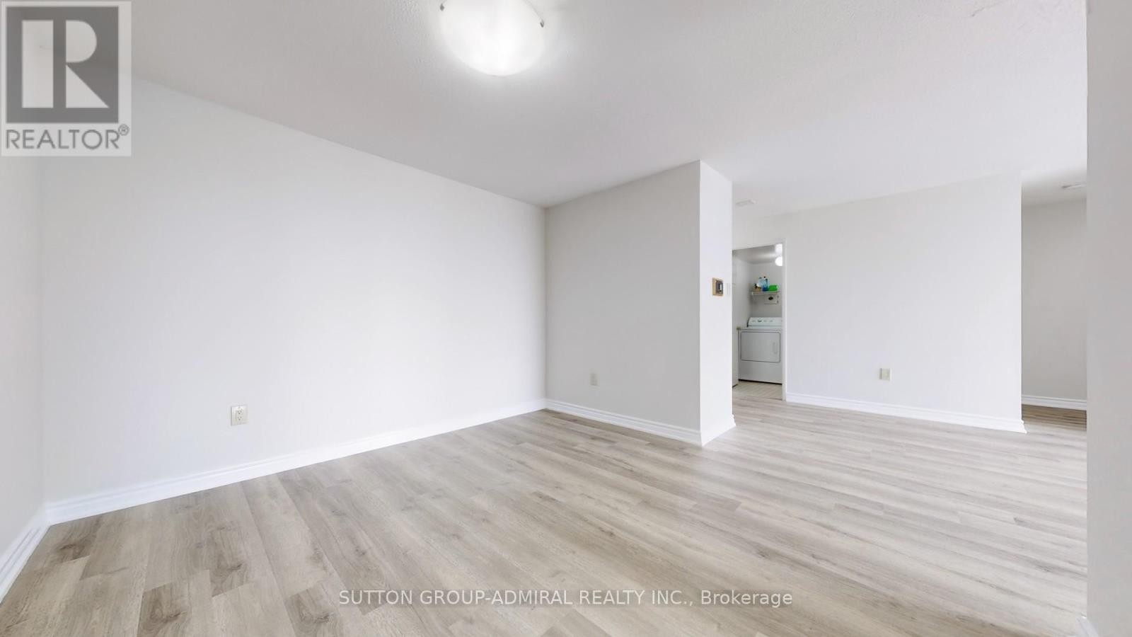 












801 - 343 CLARK AVENUE W

,
Vaughan (Crestwood-Springfarm-Yorkhill),




Ontario
L4J7K5

