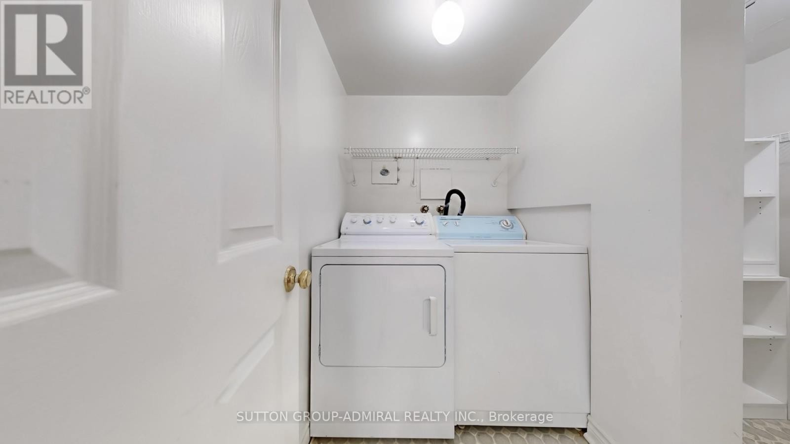












801 - 343 CLARK AVENUE W

,
Vaughan (Crestwood-Springfarm-Yorkhill),




Ontario
L4J7K5

