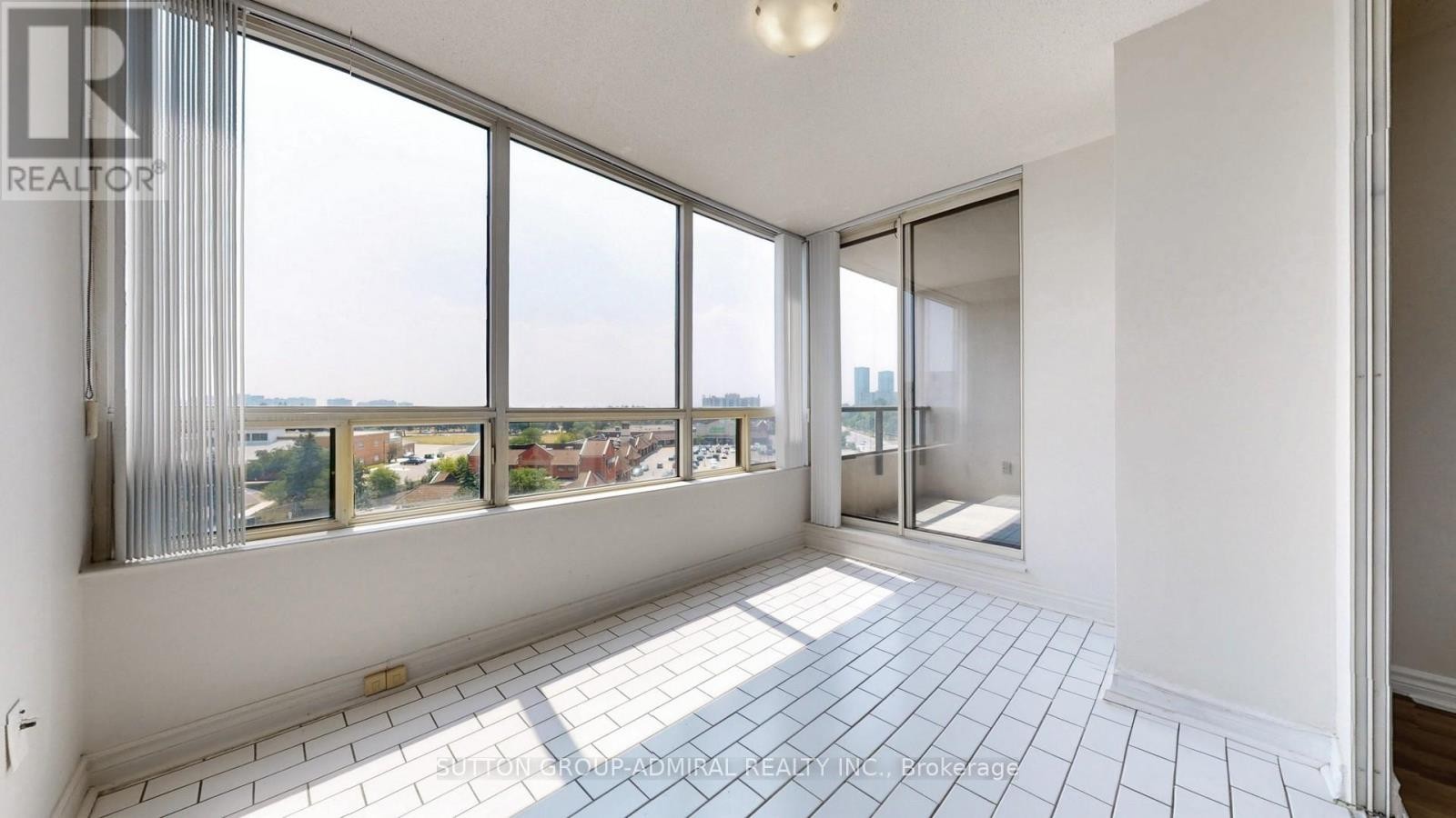 












801 - 343 CLARK AVENUE W

,
Vaughan (Crestwood-Springfarm-Yorkhill),




Ontario
L4J7K5

