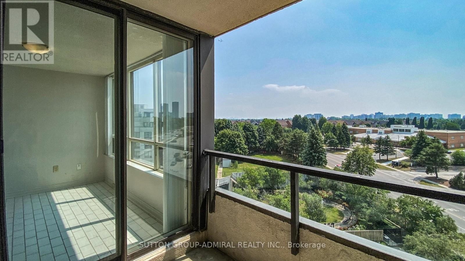 












801 - 343 CLARK AVENUE W

,
Vaughan (Crestwood-Springfarm-Yorkhill),




Ontario
L4J7K5

