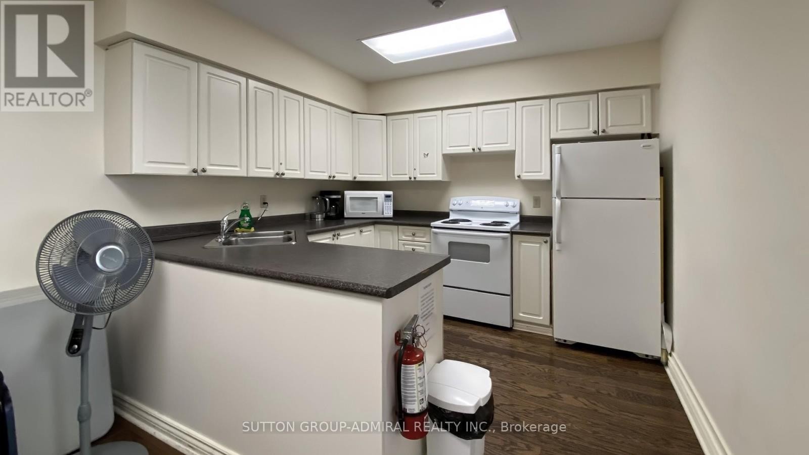 












801 - 343 CLARK AVENUE W

,
Vaughan (Crestwood-Springfarm-Yorkhill),




Ontario
L4J7K5

