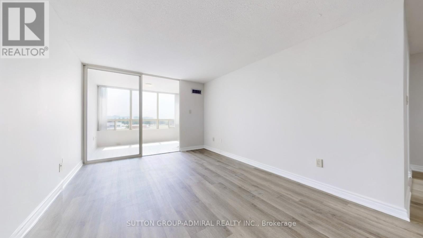 












801 - 343 CLARK AVENUE W

,
Vaughan (Crestwood-Springfarm-Yorkhill),




Ontario
L4J7K5

