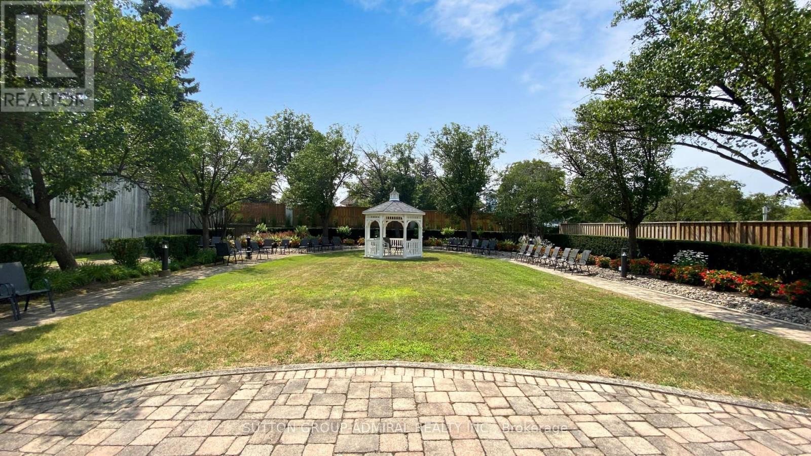 












801 - 343 CLARK AVENUE W

,
Vaughan (Crestwood-Springfarm-Yorkhill),




Ontario
L4J7K5

