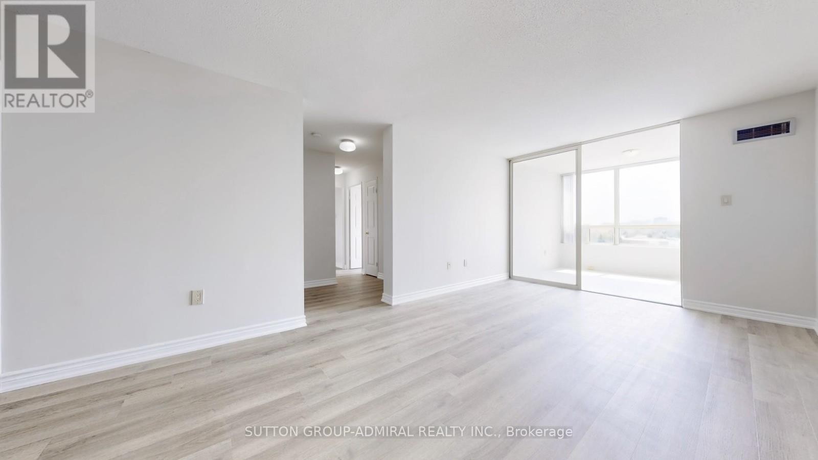 












801 - 343 CLARK AVENUE W

,
Vaughan (Crestwood-Springfarm-Yorkhill),




Ontario
L4J7K5

