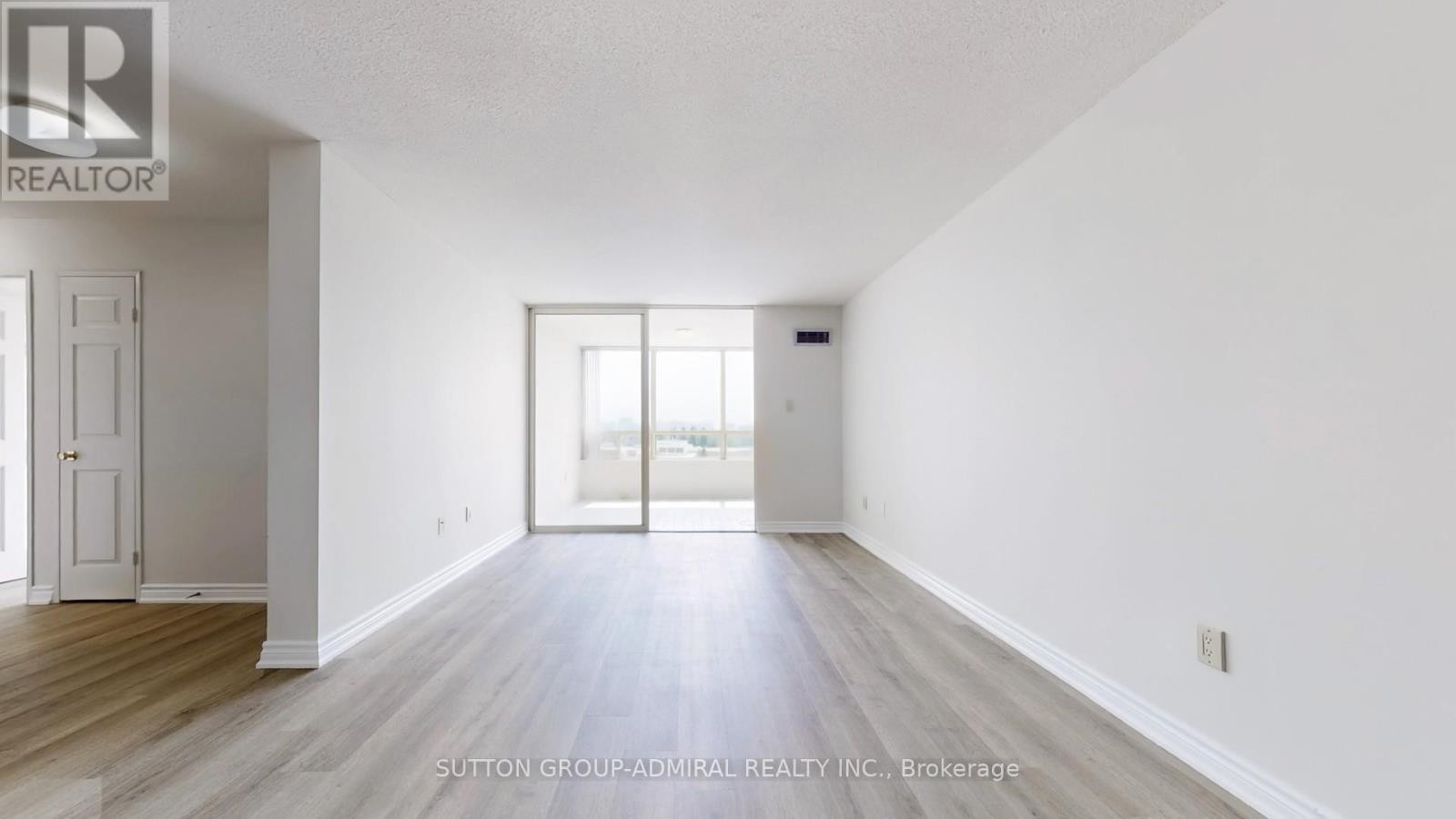 












801 - 343 CLARK AVENUE W

,
Vaughan (Crestwood-Springfarm-Yorkhill),




Ontario
L4J7K5

