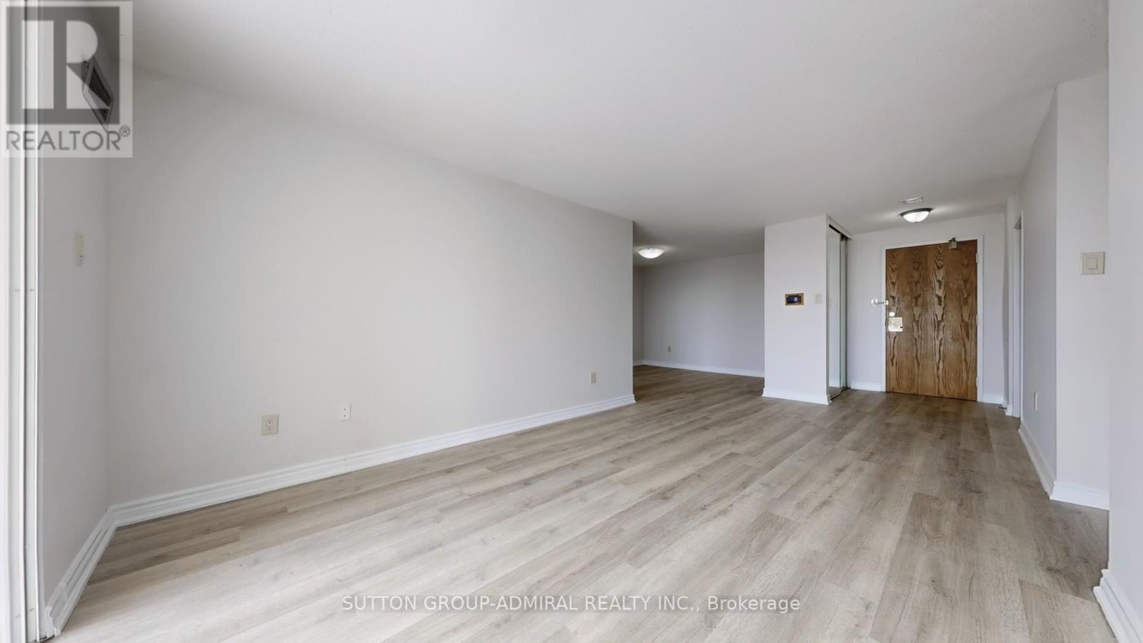 












801 - 343 CLARK AVENUE W

,
Vaughan (Crestwood-Springfarm-Yorkhill),




Ontario
L4J7K5

