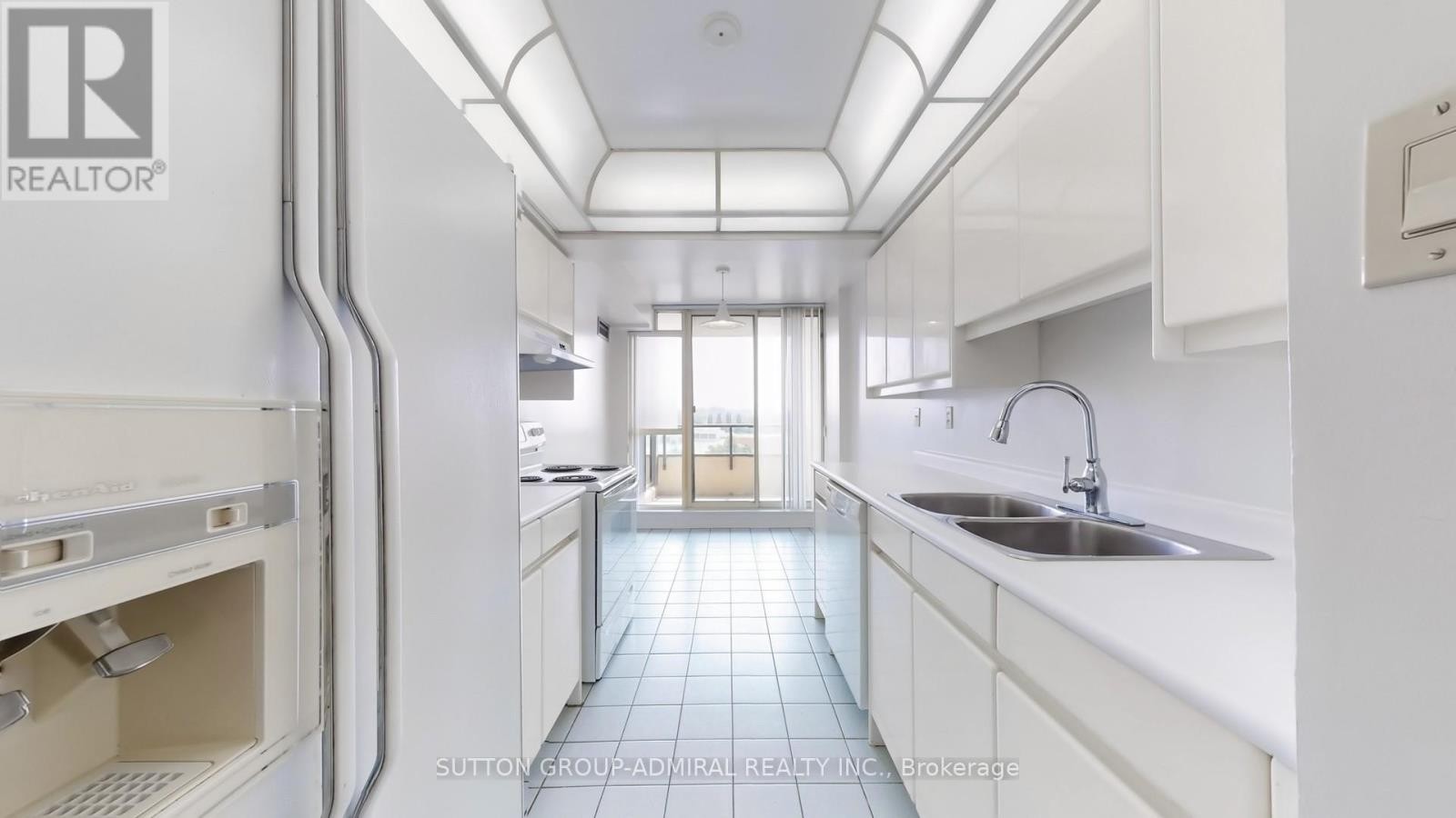 












801 - 343 CLARK AVENUE W

,
Vaughan (Crestwood-Springfarm-Yorkhill),




Ontario
L4J7K5

