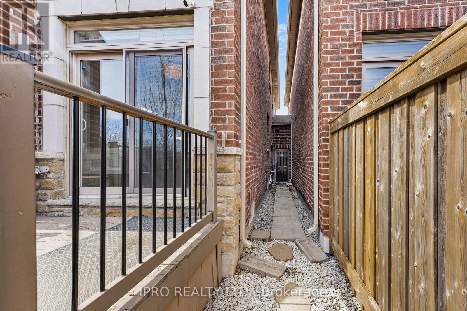 












3 KETTLE VALLEY TRAIL

,
King (Nobleton),




Ontario
L7B0A6

