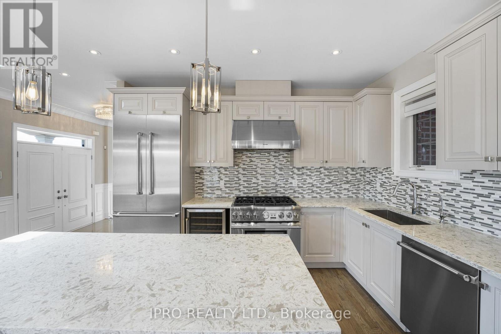 












3 KETTLE VALLEY TRAIL

,
King (Nobleton),




Ontario
L7B0A6


