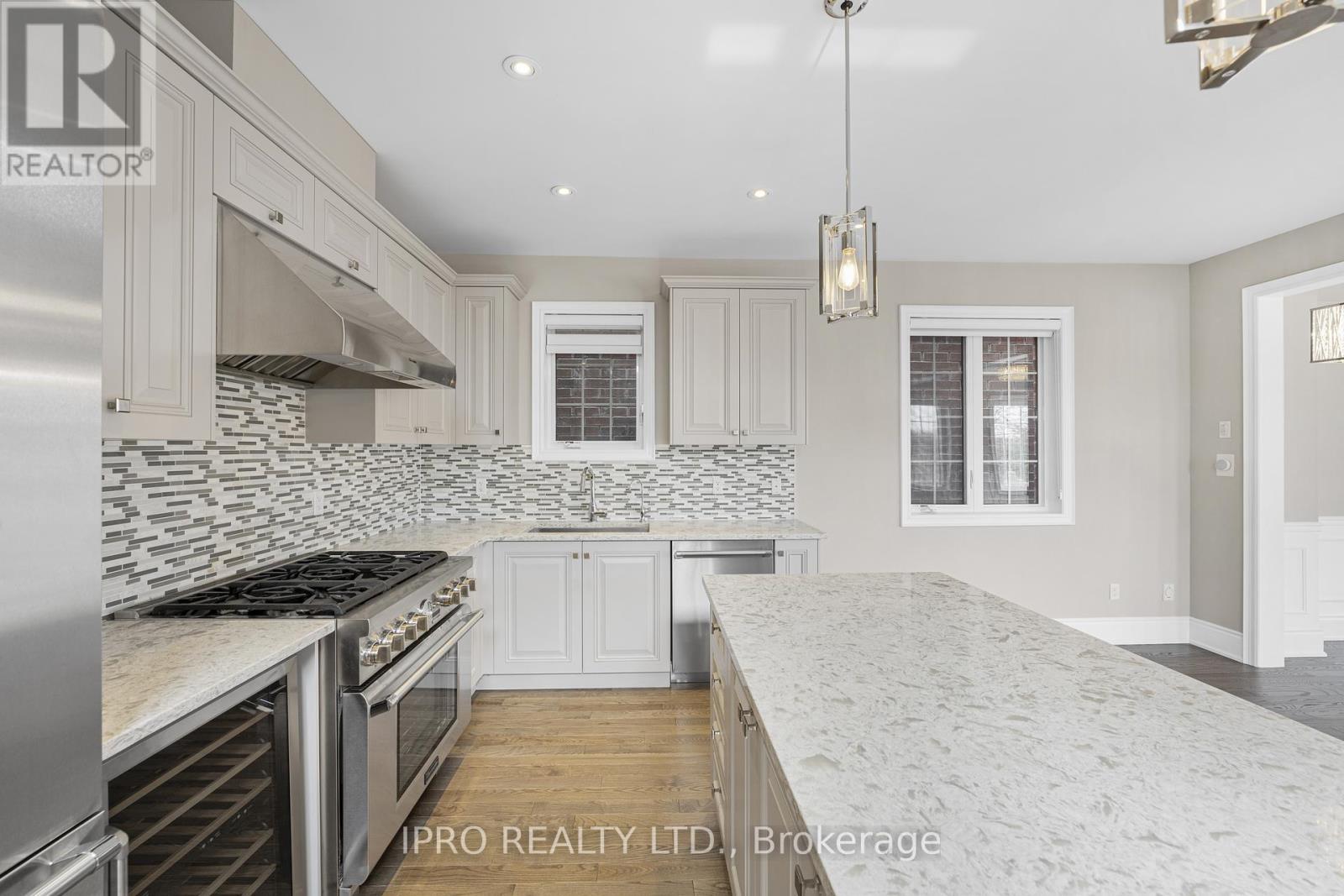 












3 KETTLE VALLEY TRAIL

,
King (Nobleton),




Ontario
L7B0A6

