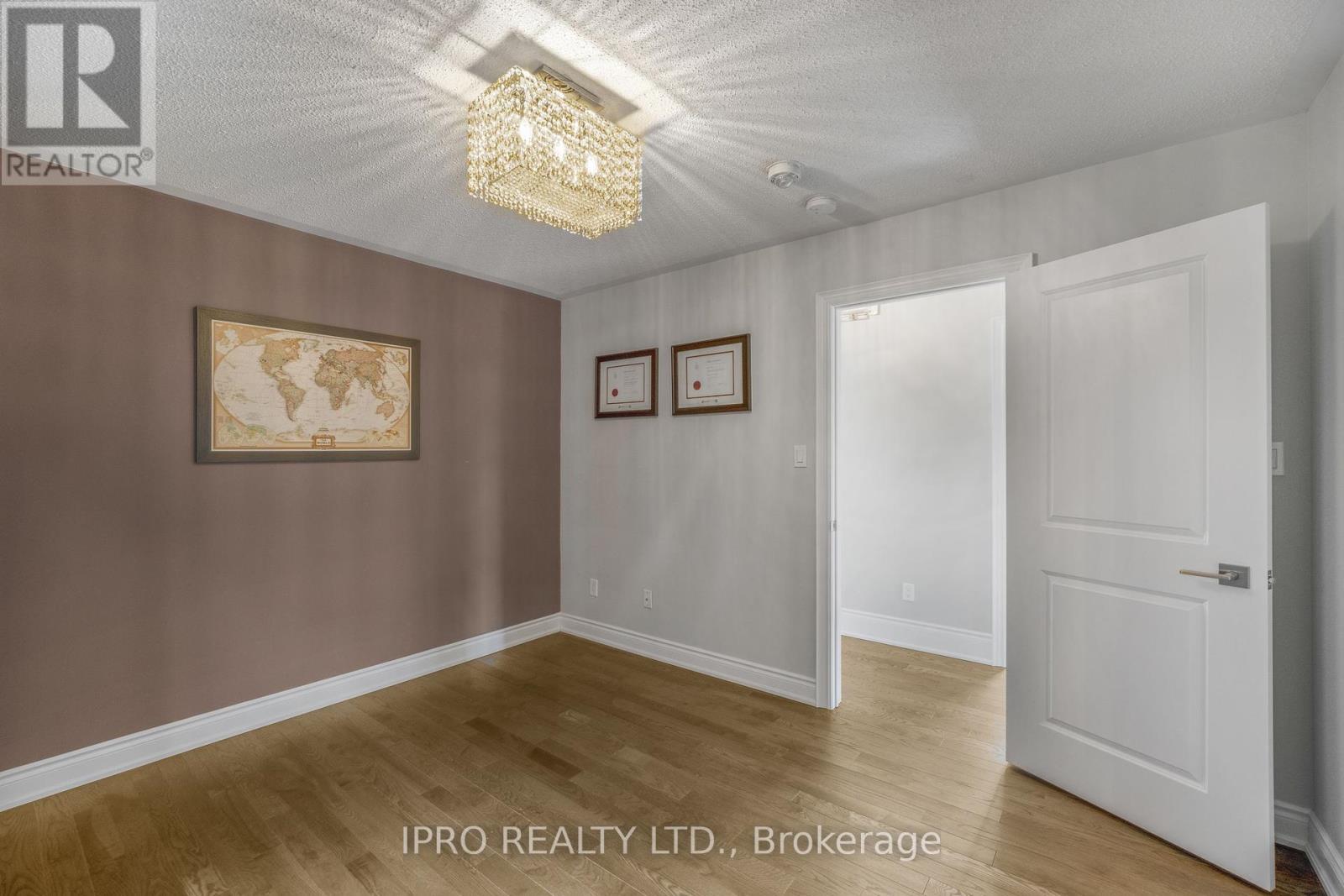 












3 KETTLE VALLEY TRAIL

,
King (Nobleton),




Ontario
L7B0A6

