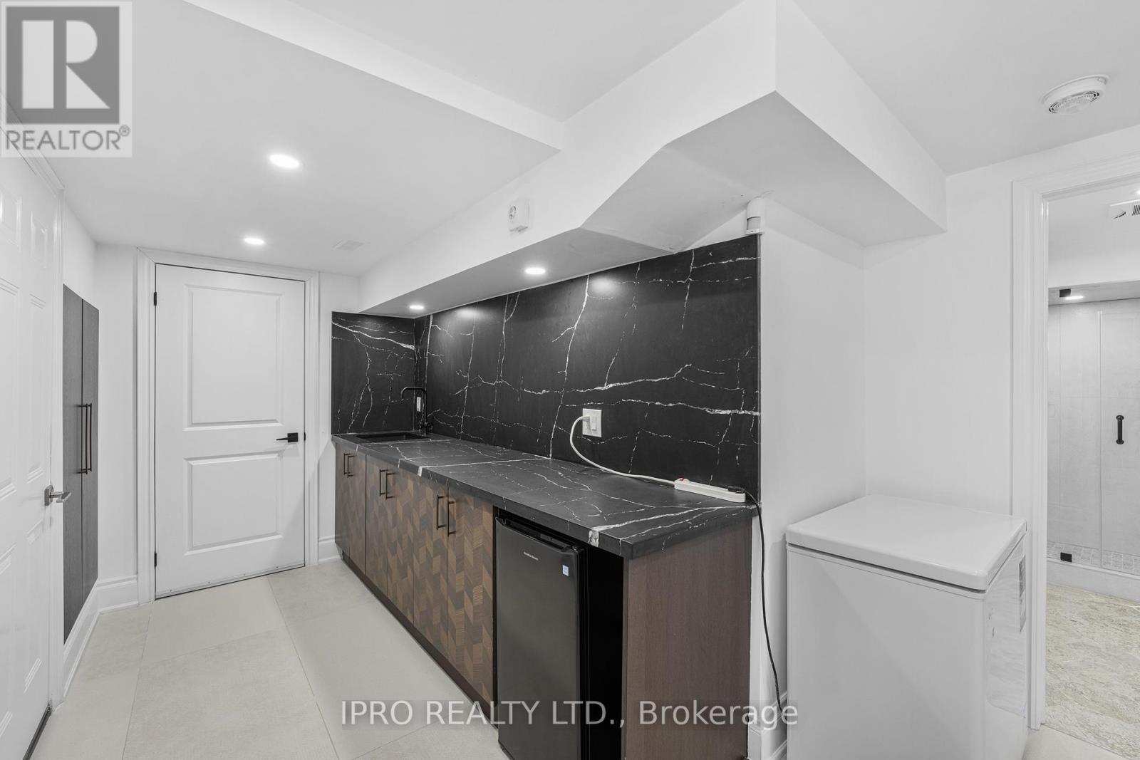 












3 KETTLE VALLEY TRAIL

,
King (Nobleton),




Ontario
L7B0A6

