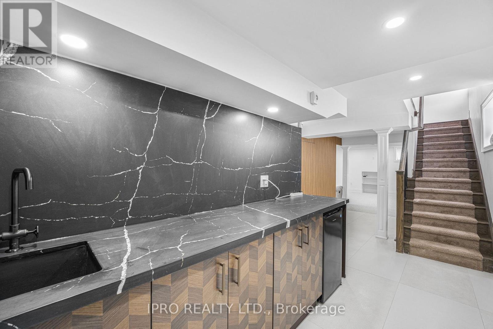 












3 KETTLE VALLEY TRAIL

,
King (Nobleton),




Ontario
L7B0A6

