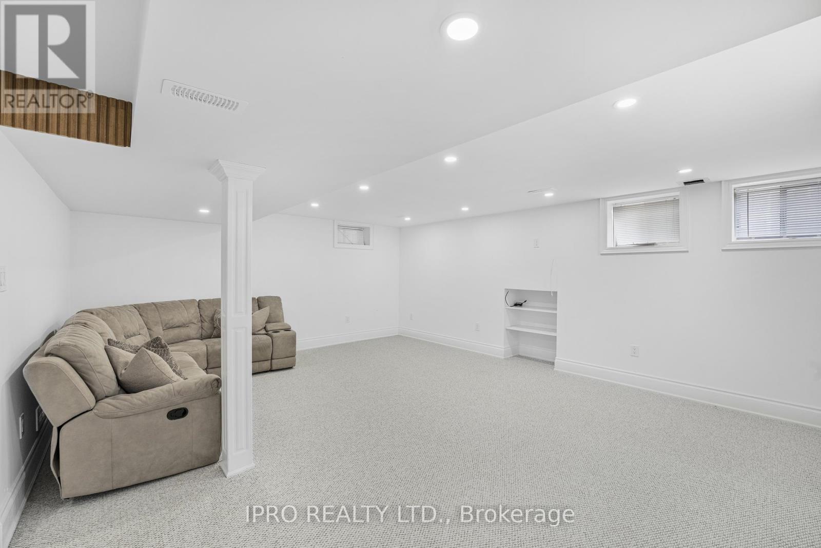 












3 KETTLE VALLEY TRAIL

,
King (Nobleton),




Ontario
L7B0A6

