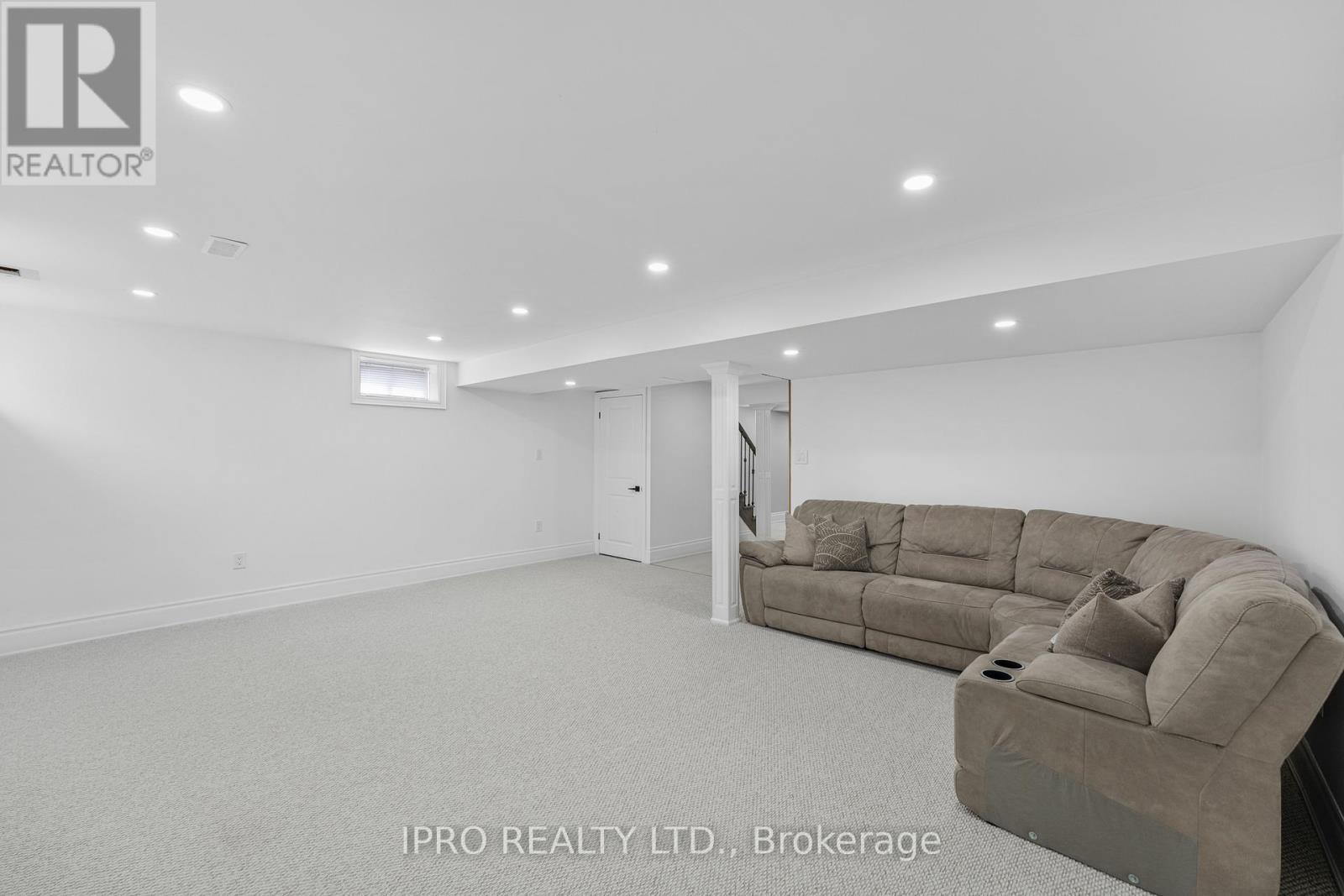 












3 KETTLE VALLEY TRAIL

,
King (Nobleton),




Ontario
L7B0A6


