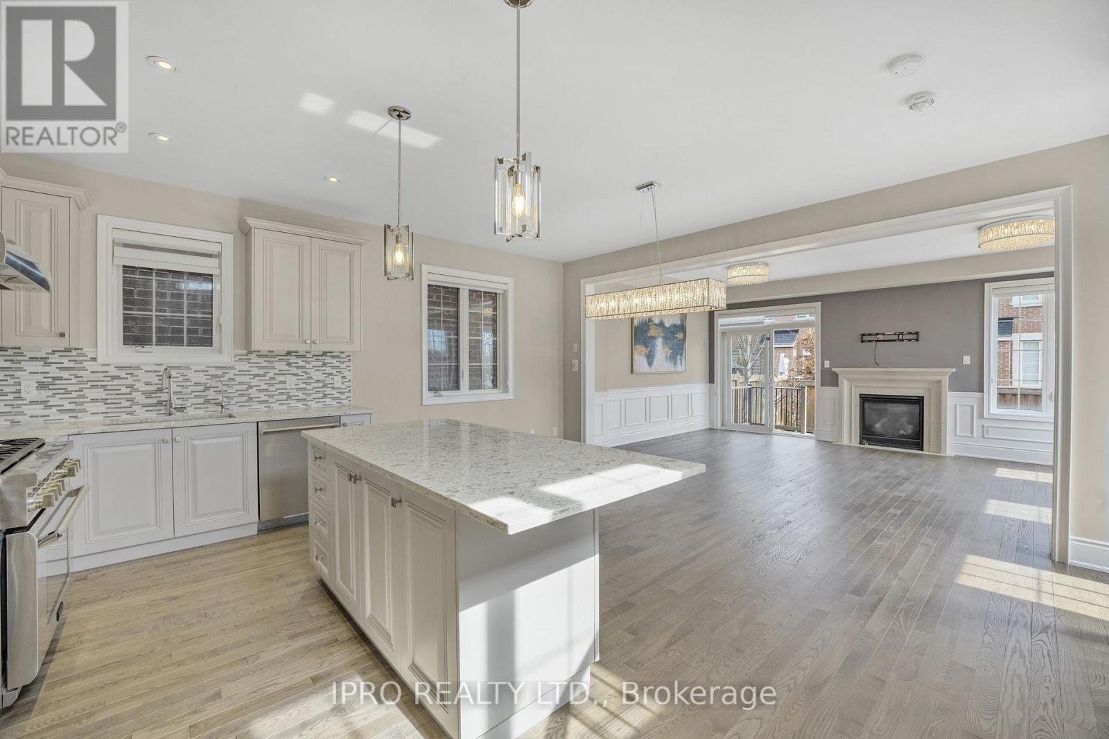 












3 KETTLE VALLEY TRAIL

,
King (Nobleton),




Ontario
L7B0A6

