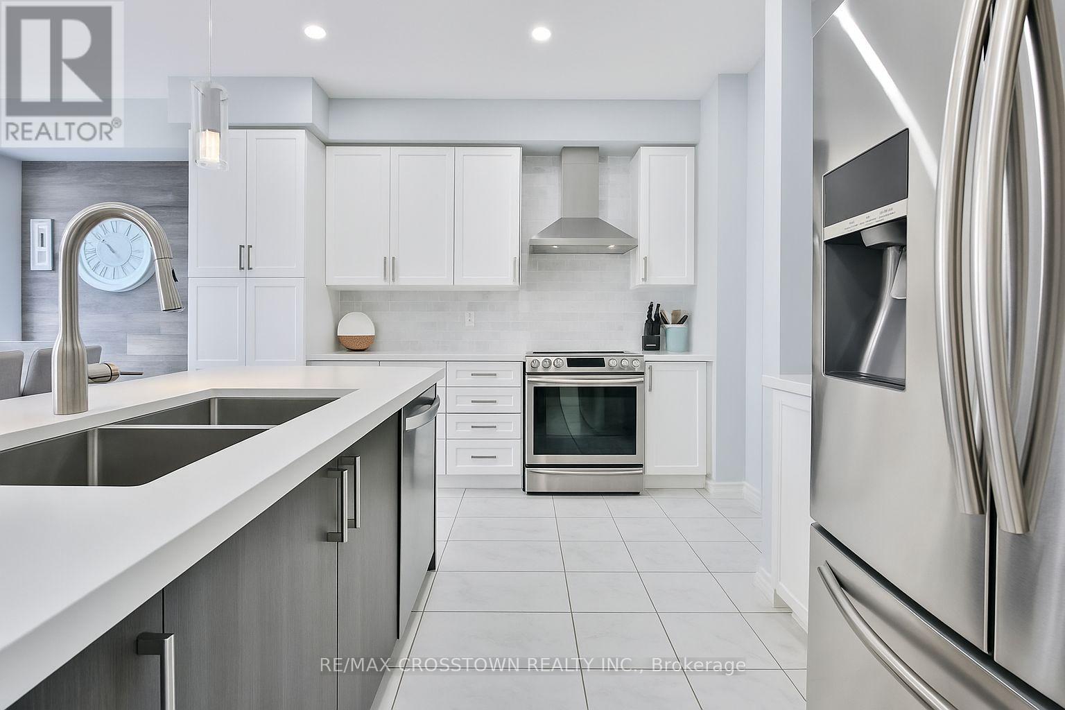 












25 PIERCE PLACE

,
New Tecumseth (Tottenham),




Ontario
L0G1W0

