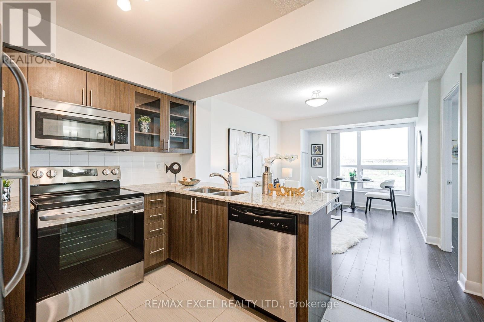 












619 - 75 NORMAN BETHUNE AVENUE

,
Richmond Hill (Beaver Creek Business Park),




Ontario
L4B0B6

