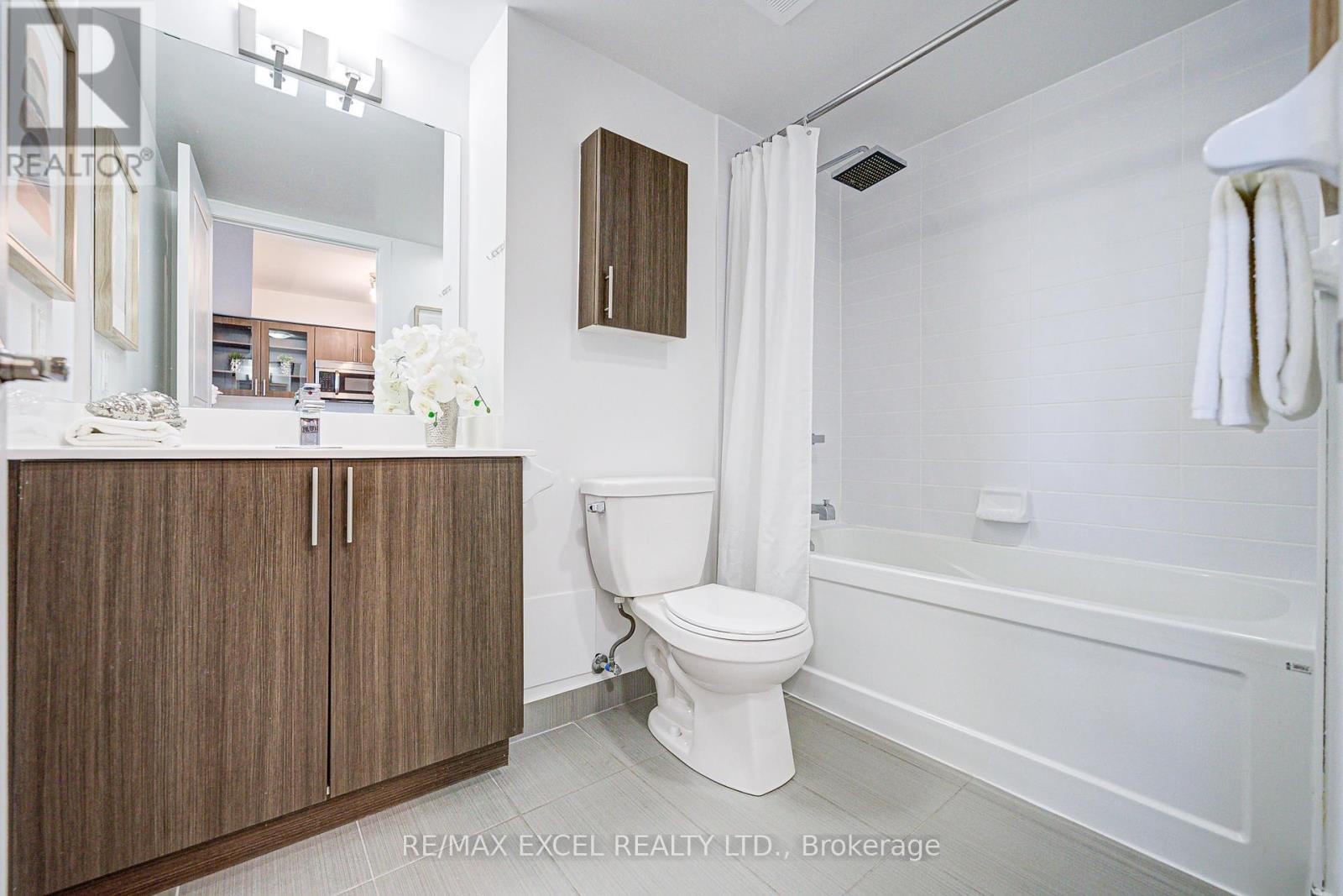 












619 - 75 NORMAN BETHUNE AVENUE

,
Richmond Hill (Beaver Creek Business Park),




Ontario
L4B0B6

