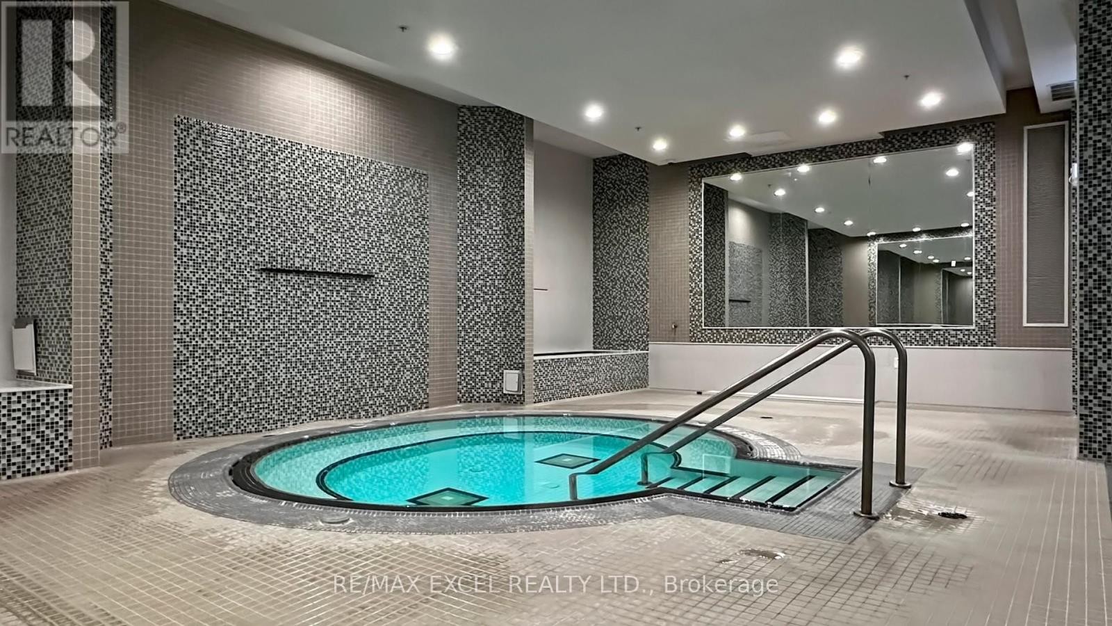 












619 - 75 NORMAN BETHUNE AVENUE

,
Richmond Hill (Beaver Creek Business Park),




Ontario
L4B0B6

