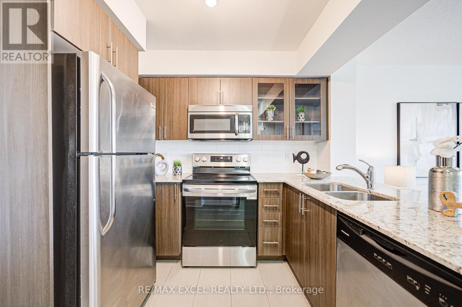 












619 - 75 NORMAN BETHUNE AVENUE

,
Richmond Hill (Beaver Creek Business Park),




Ontario
L4B0B6

