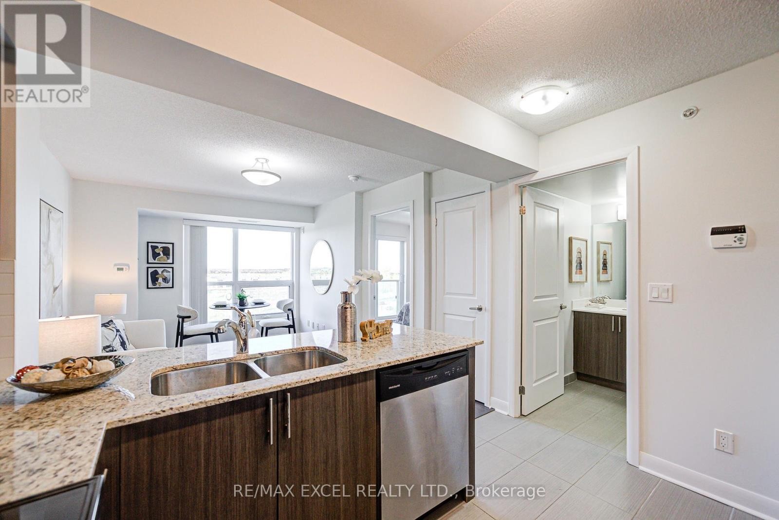 












619 - 75 NORMAN BETHUNE AVENUE

,
Richmond Hill (Beaver Creek Business Park),




Ontario
L4B0B6

