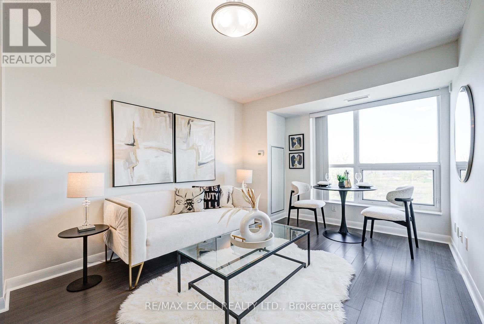 












619 - 75 NORMAN BETHUNE AVENUE

,
Richmond Hill (Beaver Creek Business Park),




Ontario
L4B0B6

