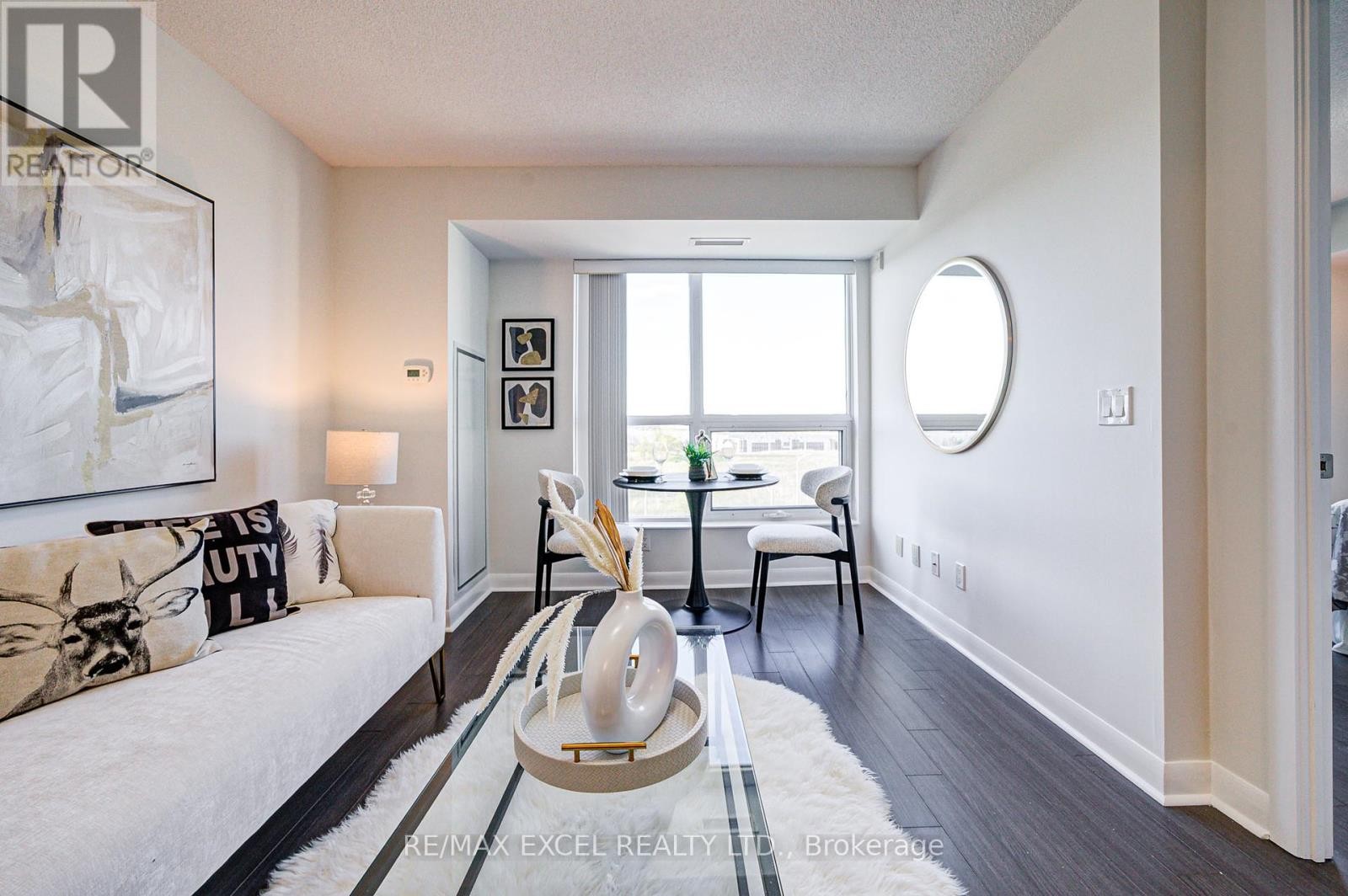 












619 - 75 NORMAN BETHUNE AVENUE

,
Richmond Hill (Beaver Creek Business Park),




Ontario
L4B0B6


