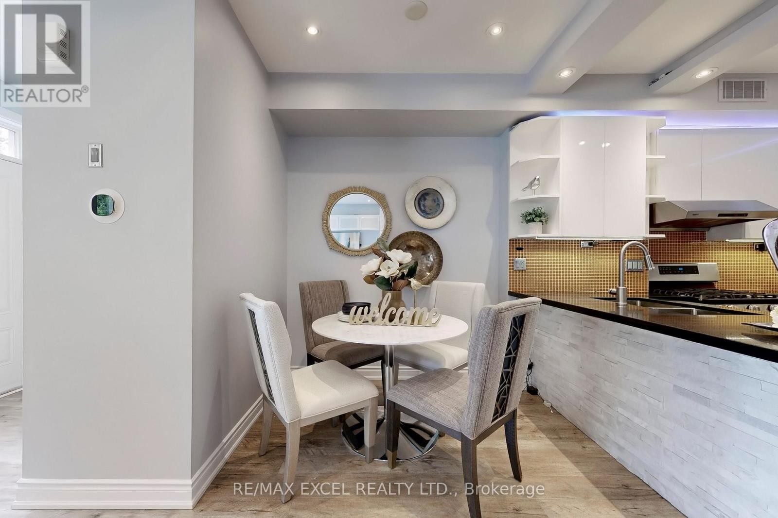 












76 UNITY GARDENS DRIVE

,
Markham (Village Green-South Unionville),




Ontario
L3R4Y7

