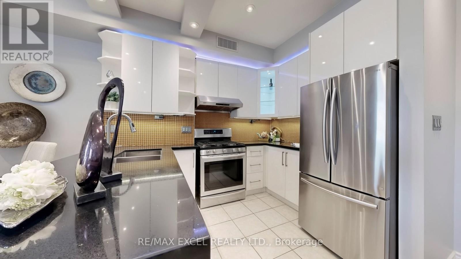 












76 UNITY GARDENS DRIVE

,
Markham (Village Green-South Unionville),




Ontario
L3R4Y7

