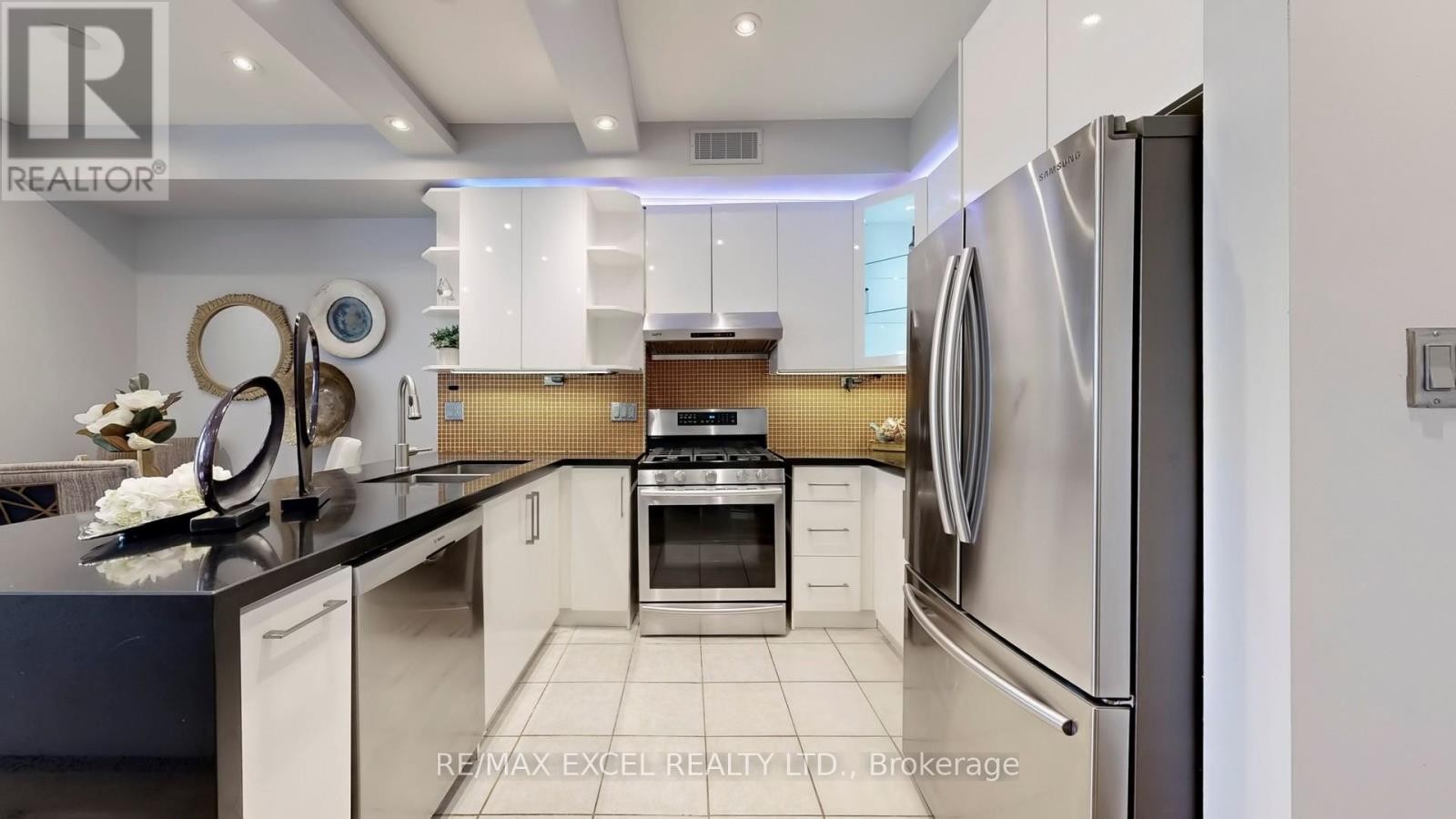 












76 UNITY GARDENS DRIVE

,
Markham (Village Green-South Unionville),




Ontario
L3R4Y7

