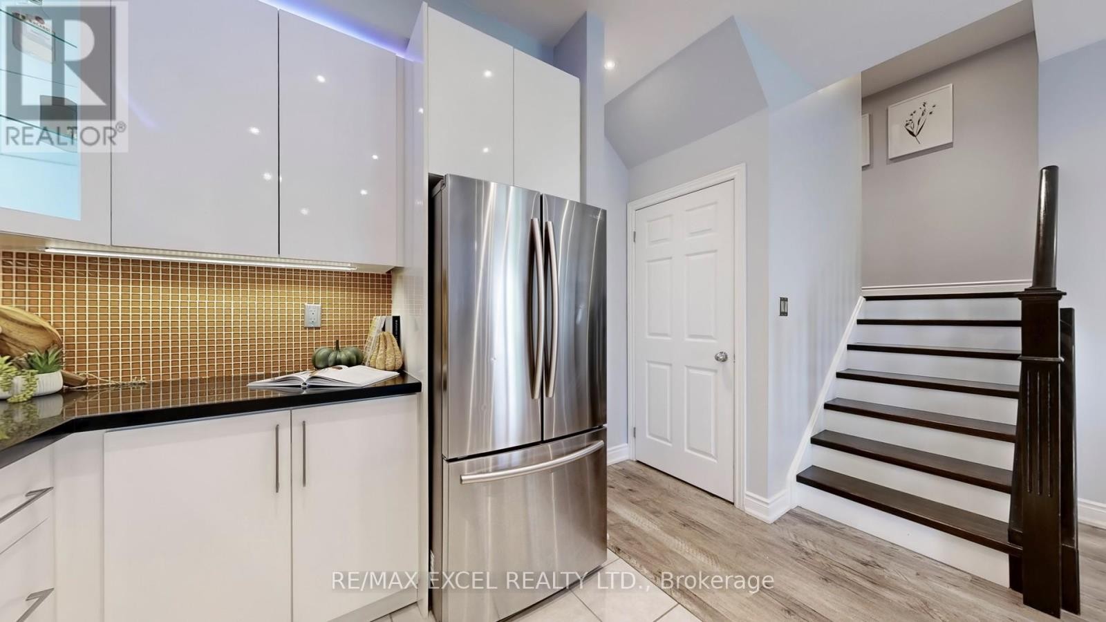 












76 UNITY GARDENS DRIVE

,
Markham (Village Green-South Unionville),




Ontario
L3R4Y7


