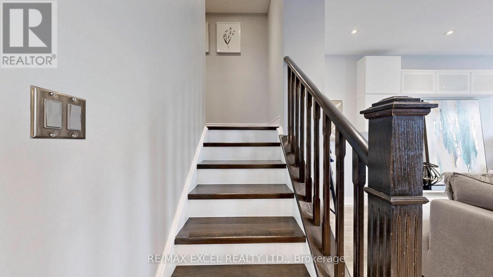 












76 UNITY GARDENS DRIVE

,
Markham (Village Green-South Unionville),




Ontario
L3R4Y7

