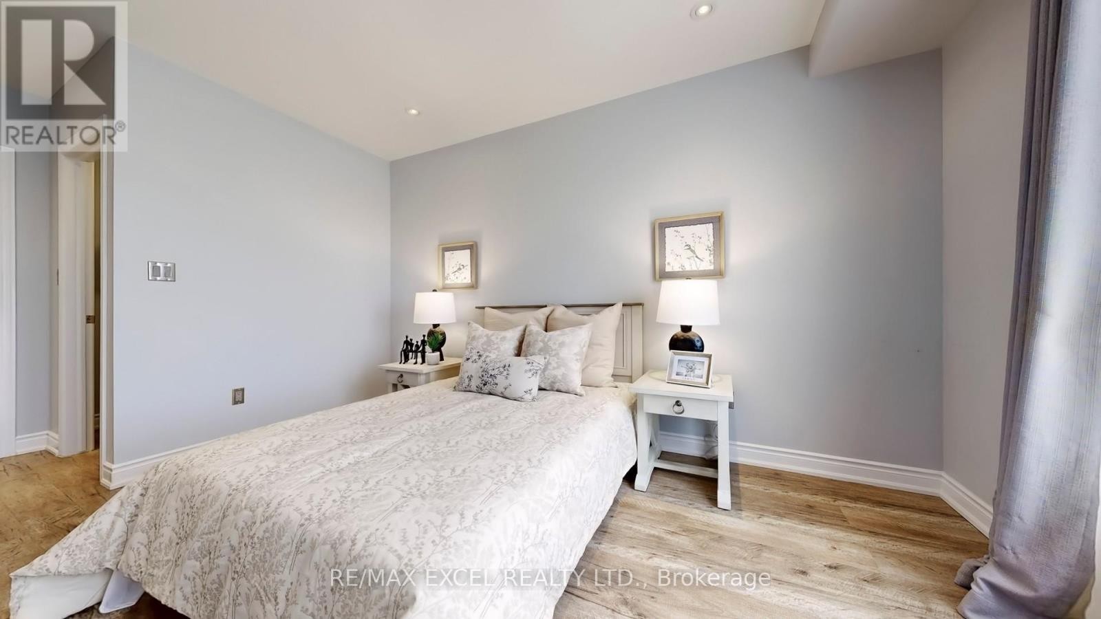 












76 UNITY GARDENS DRIVE

,
Markham (Village Green-South Unionville),




Ontario
L3R4Y7

