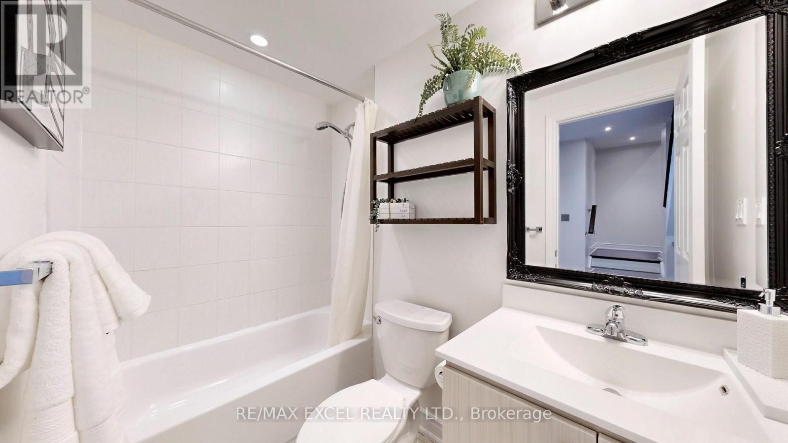 












76 UNITY GARDENS DRIVE

,
Markham (Village Green-South Unionville),




Ontario
L3R4Y7


