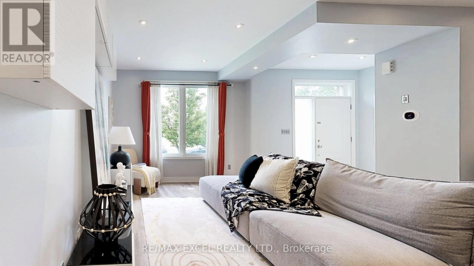 












76 UNITY GARDENS DRIVE

,
Markham (Village Green-South Unionville),




Ontario
L3R4Y7

