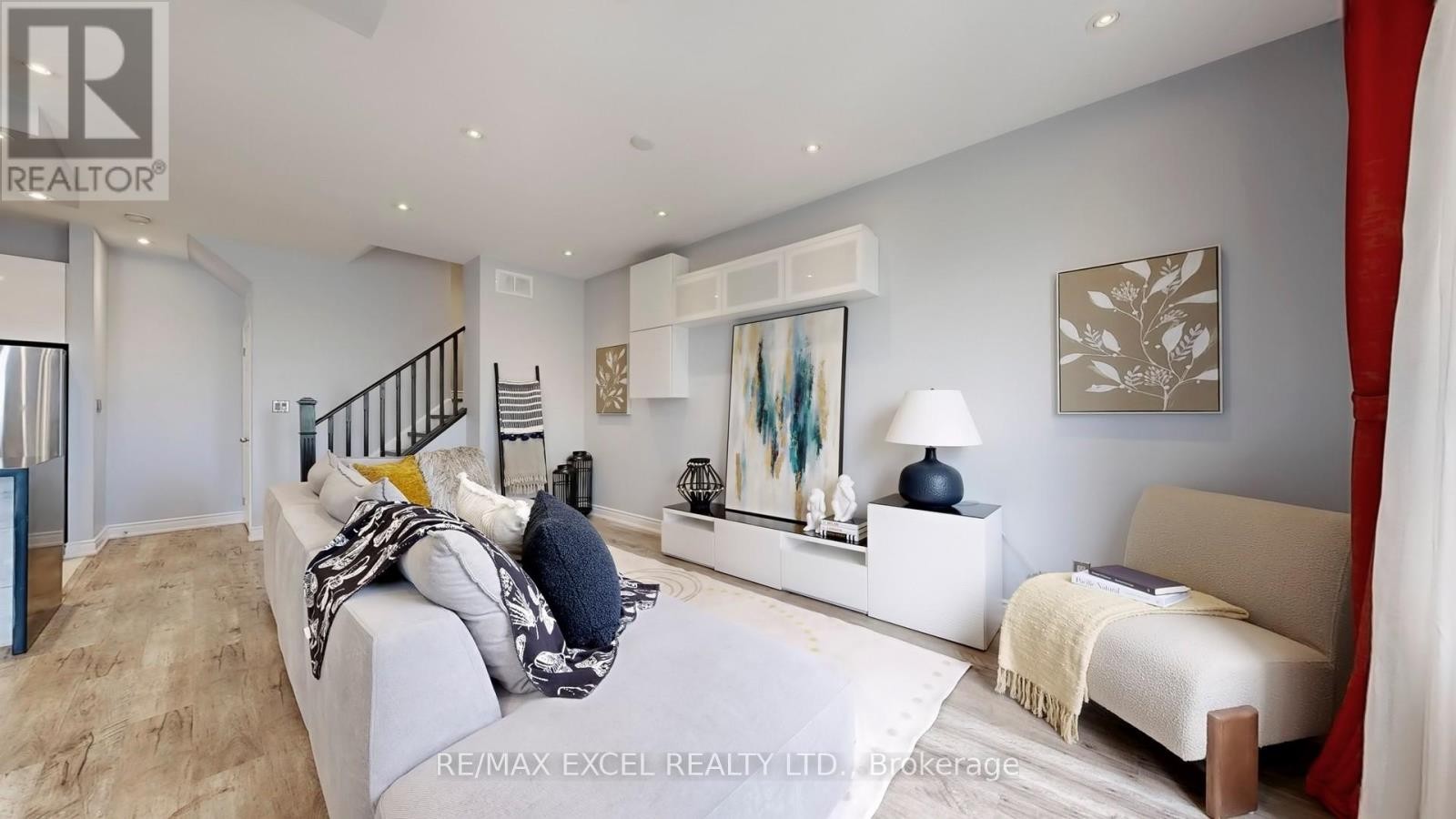 












76 UNITY GARDENS DRIVE

,
Markham (Village Green-South Unionville),




Ontario
L3R4Y7

