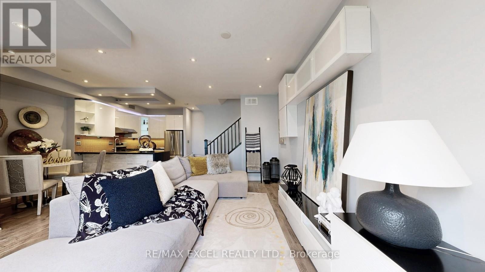 












76 UNITY GARDENS DRIVE

,
Markham (Village Green-South Unionville),




Ontario
L3R4Y7

